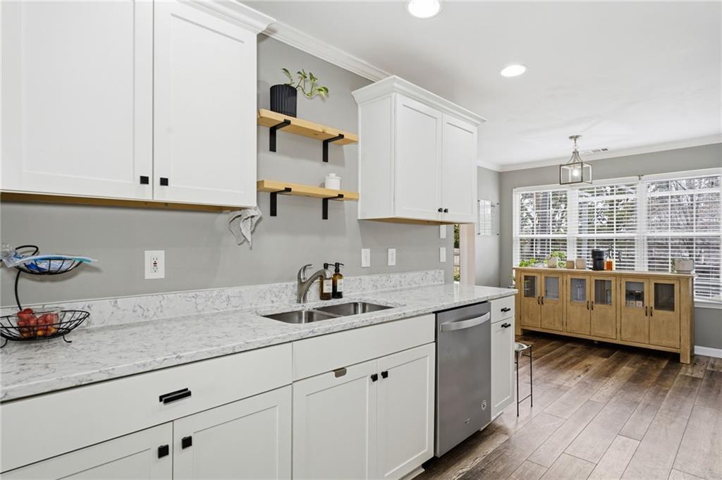 5076 Newpark Drive NW