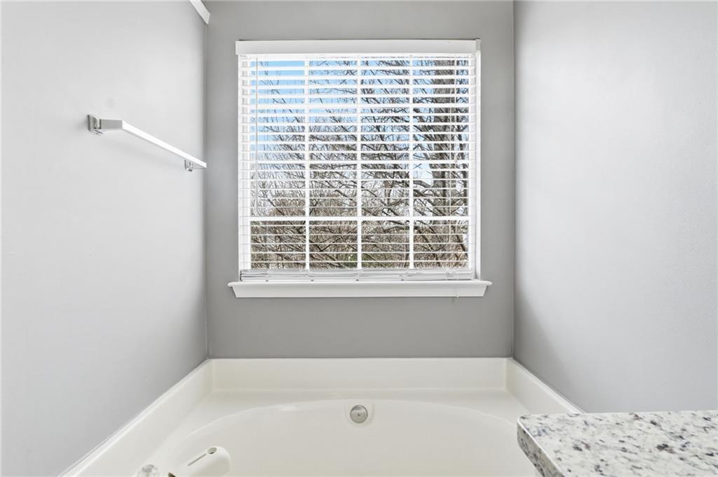 5076 Newpark Drive NW