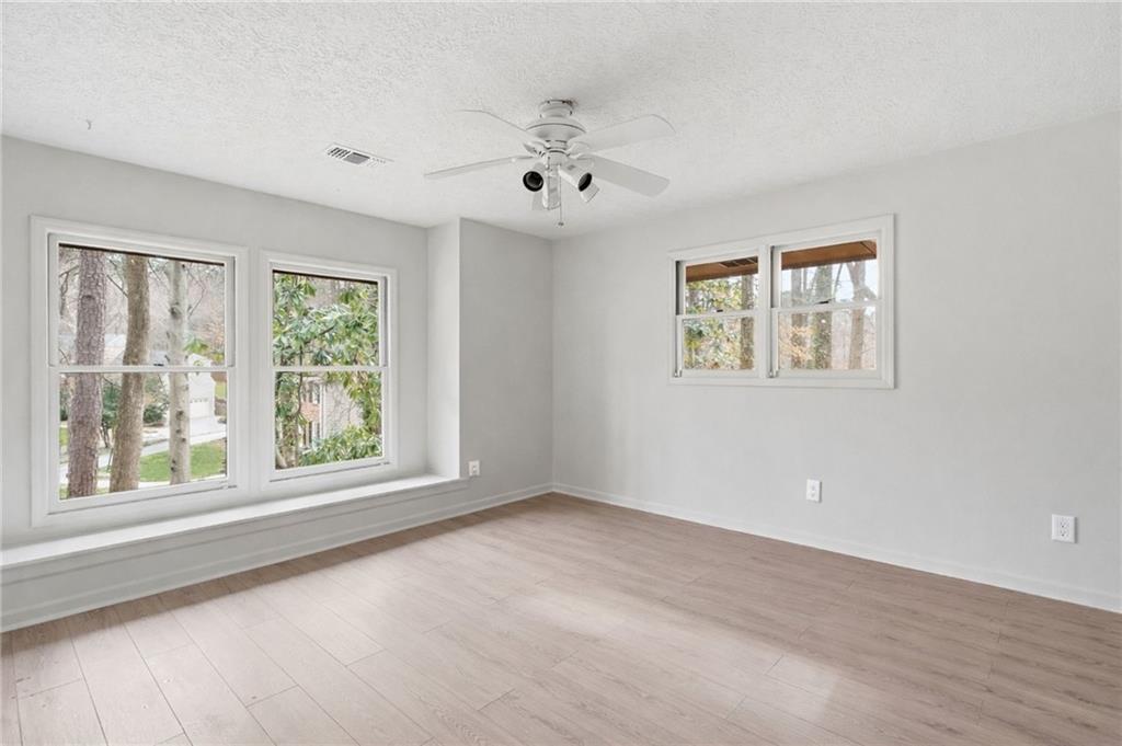 1130 Valley Ridge Court SE