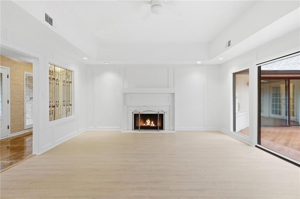 1130 Valley Ridge Court SE