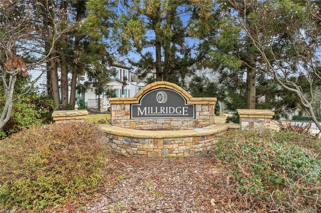 1130 Valley Ridge Court SE