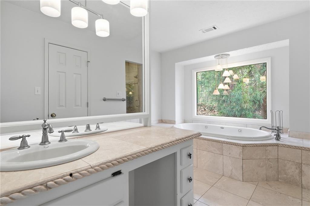 1130 Valley Ridge Court SE