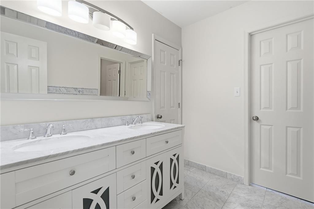 1130 Valley Ridge Court SE