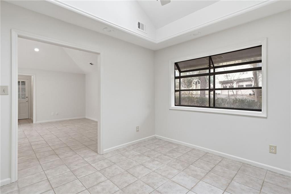 1130 Valley Ridge Court SE