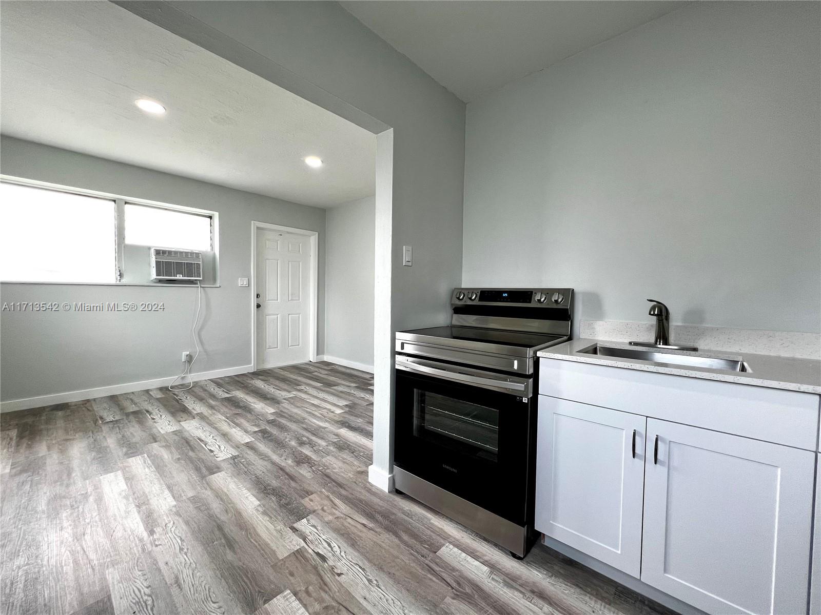 809 NW 7th Ave # 4
