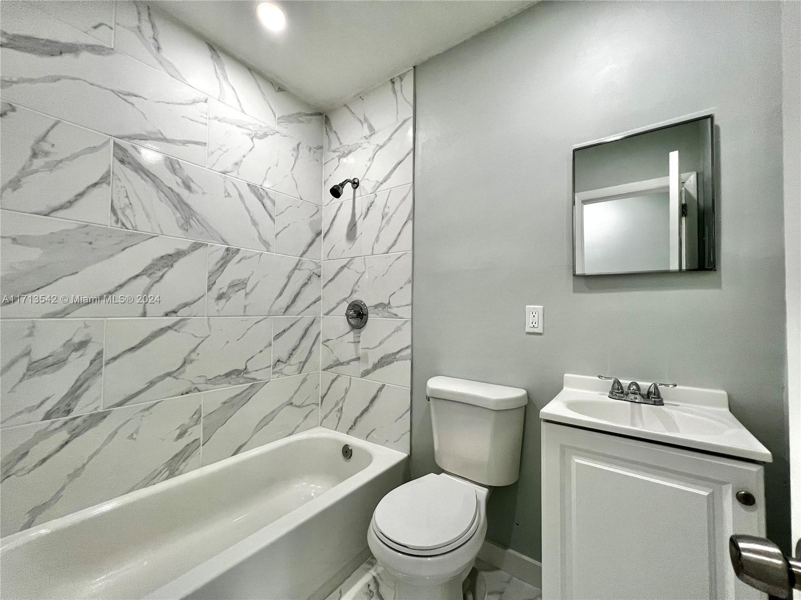 809 NW 7th Ave # 4