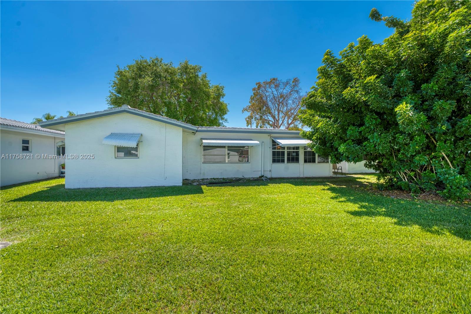 9021 NW 12th St