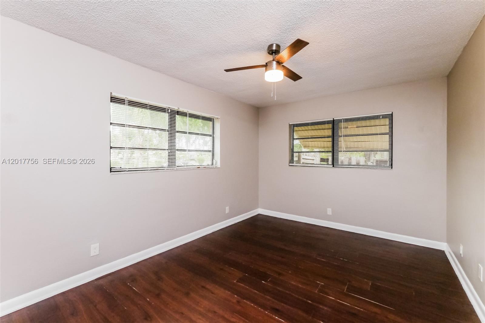 830 E Evanston Cir
