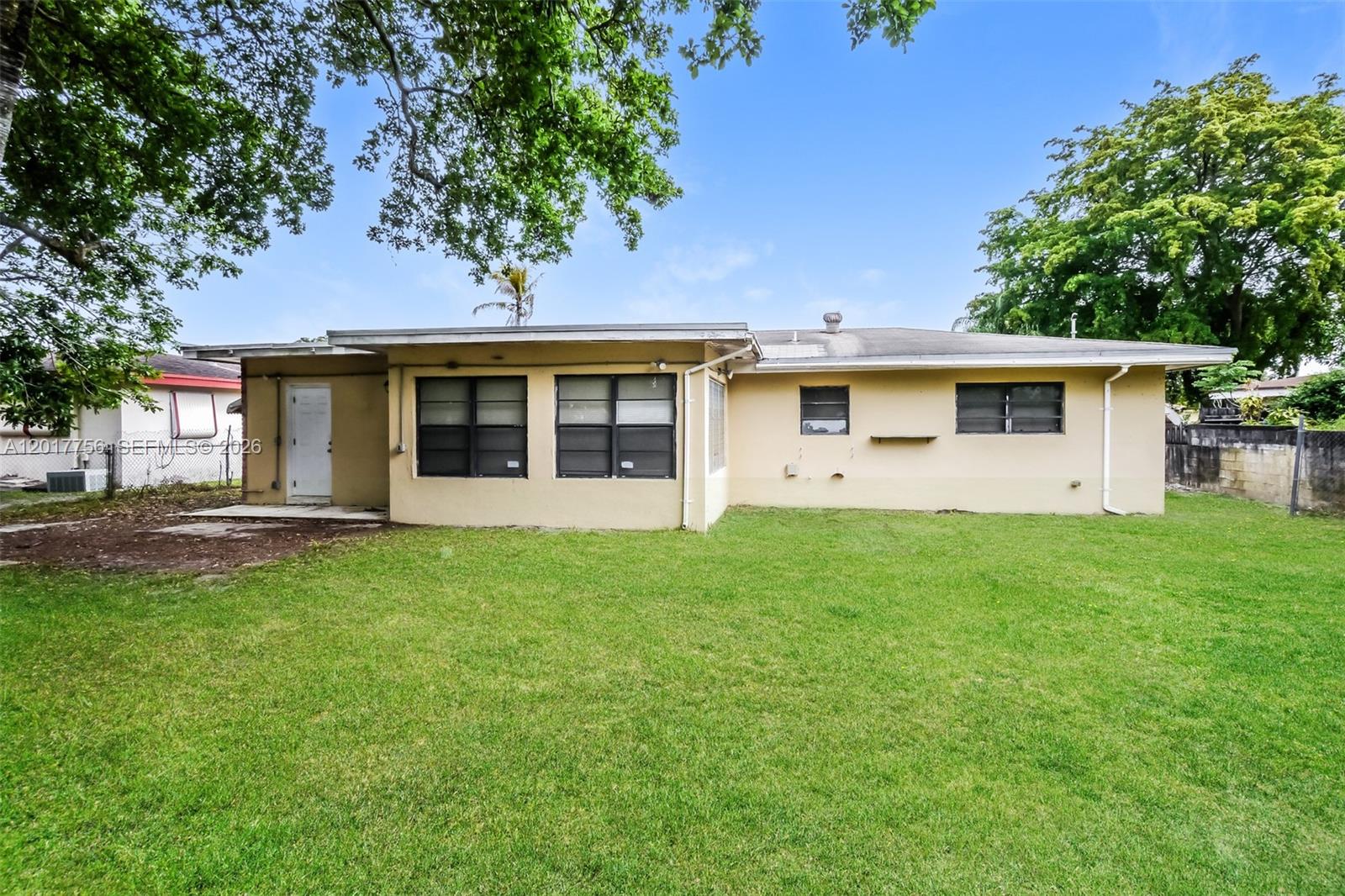 830 E Evanston Cir