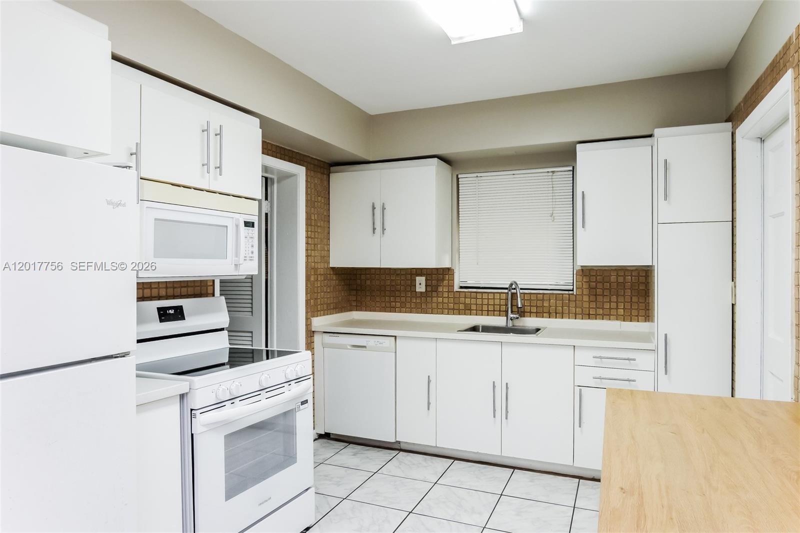 830 E Evanston Cir
