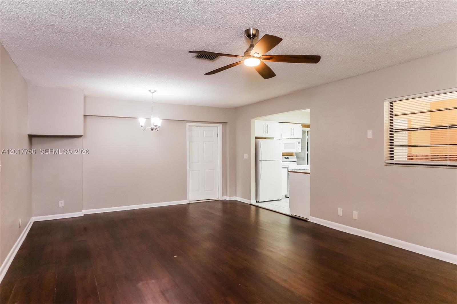 830 E Evanston Cir