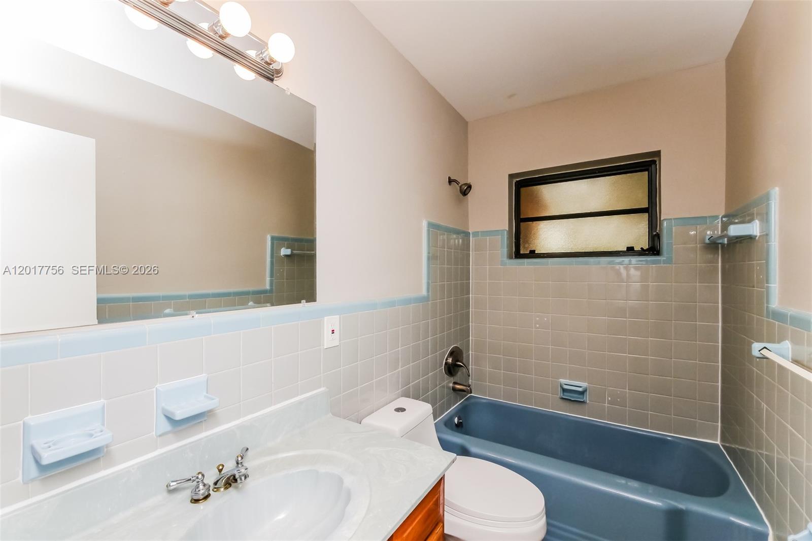 830 E Evanston Cir