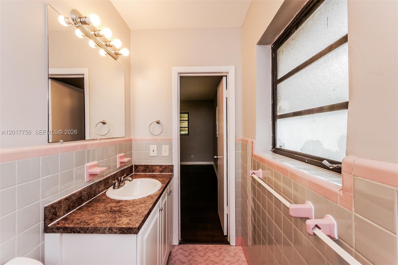 830 E Evanston Cir