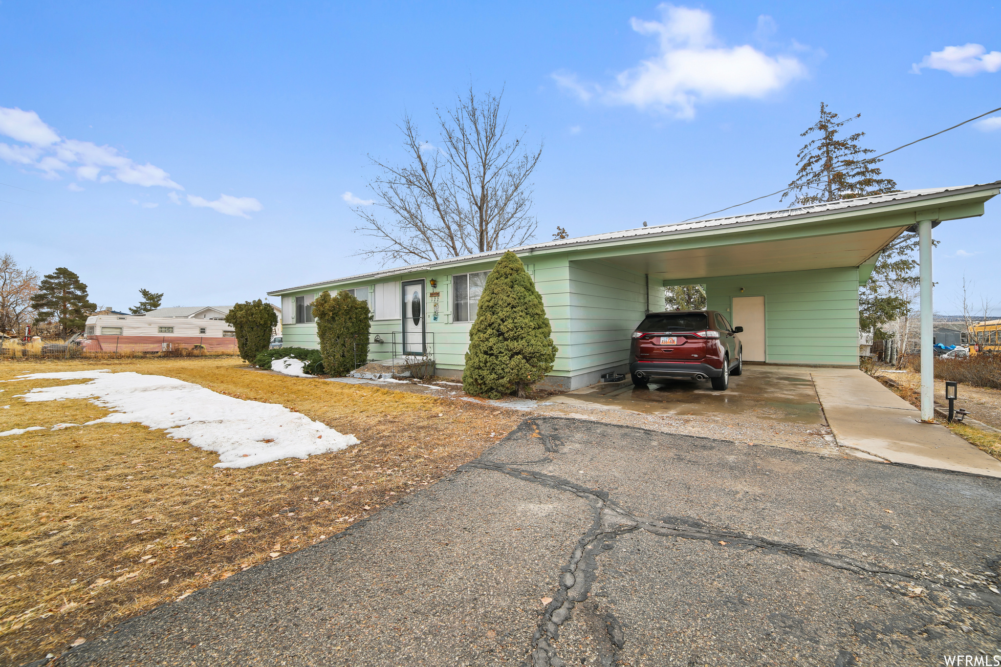 122 E MARKLE