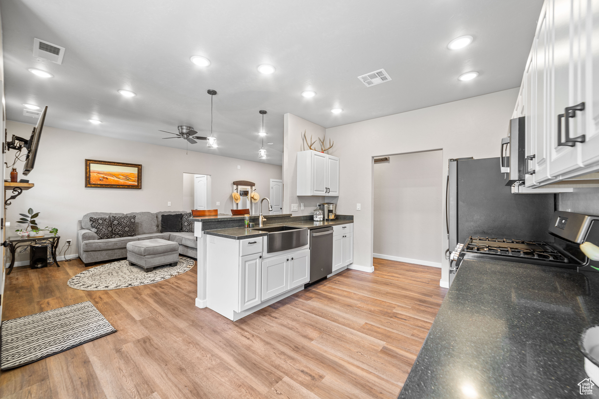 3276 E DESERT WILLOW