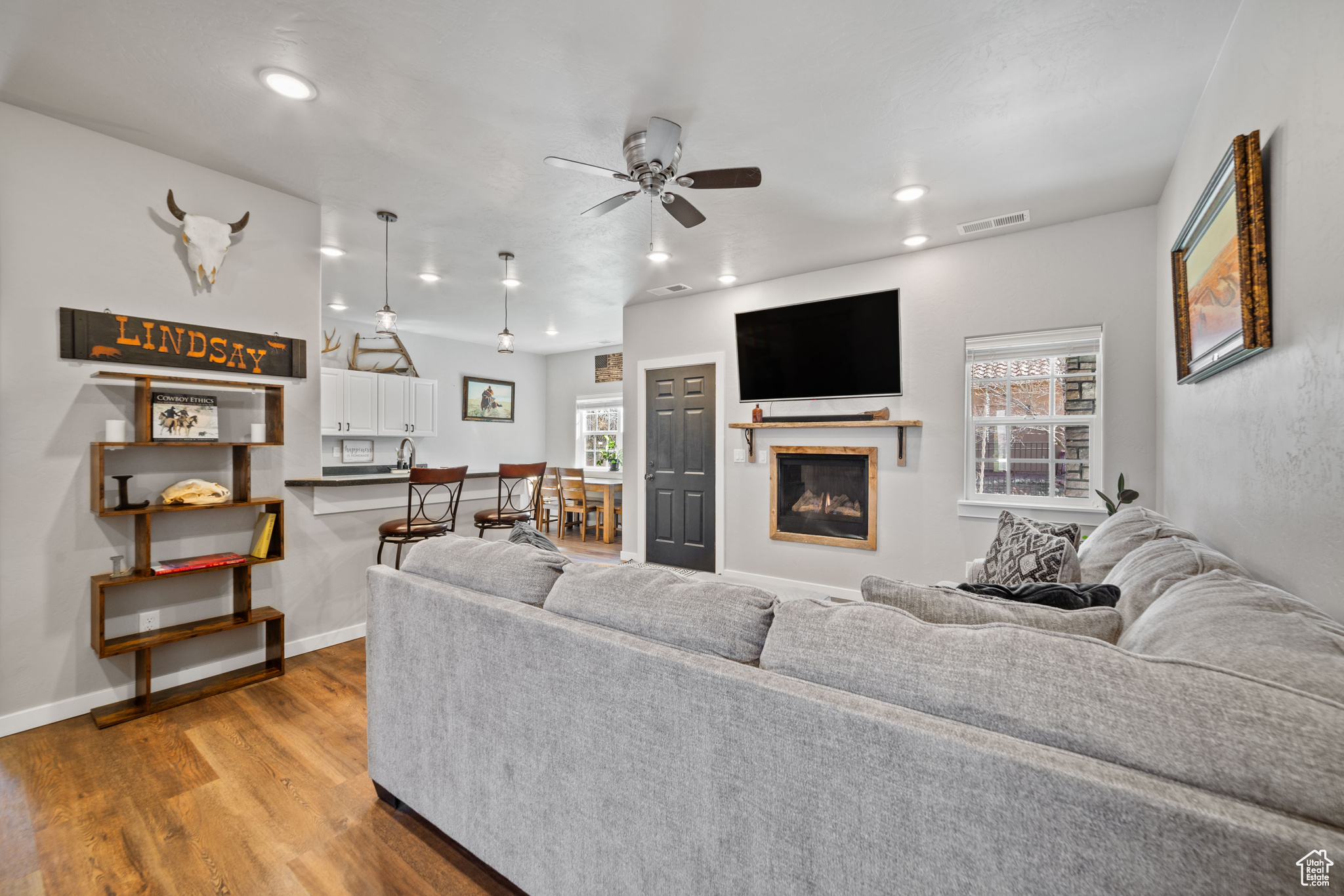 3276 E DESERT WILLOW