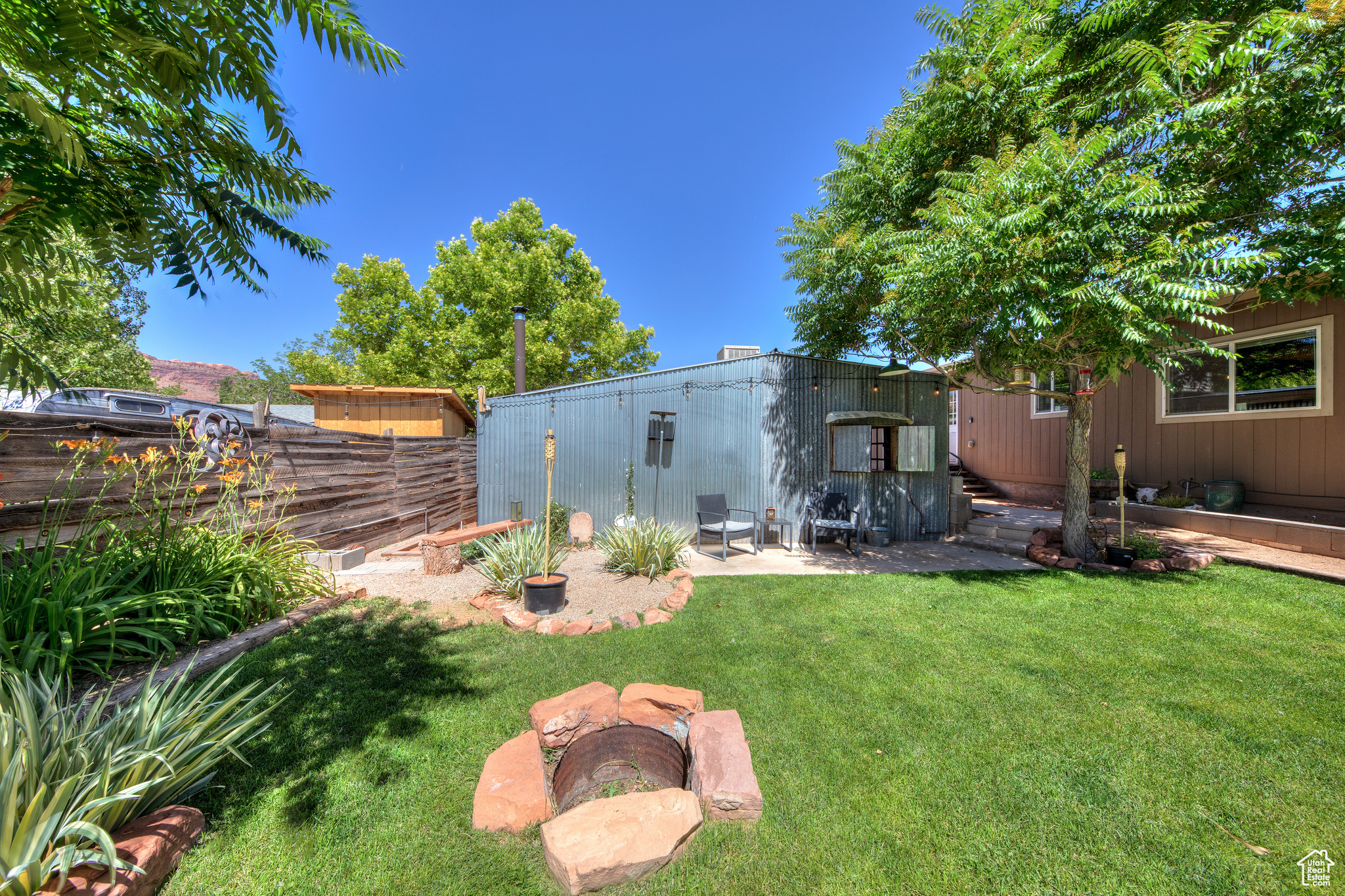 1196 MURPHY LN