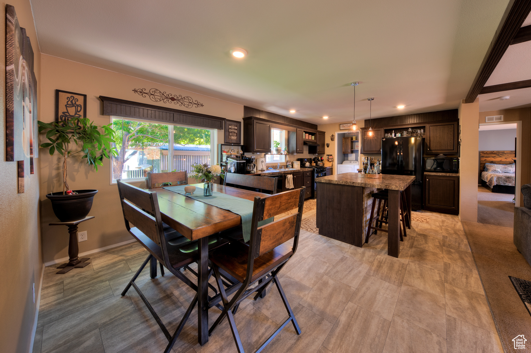 1196 MURPHY LN