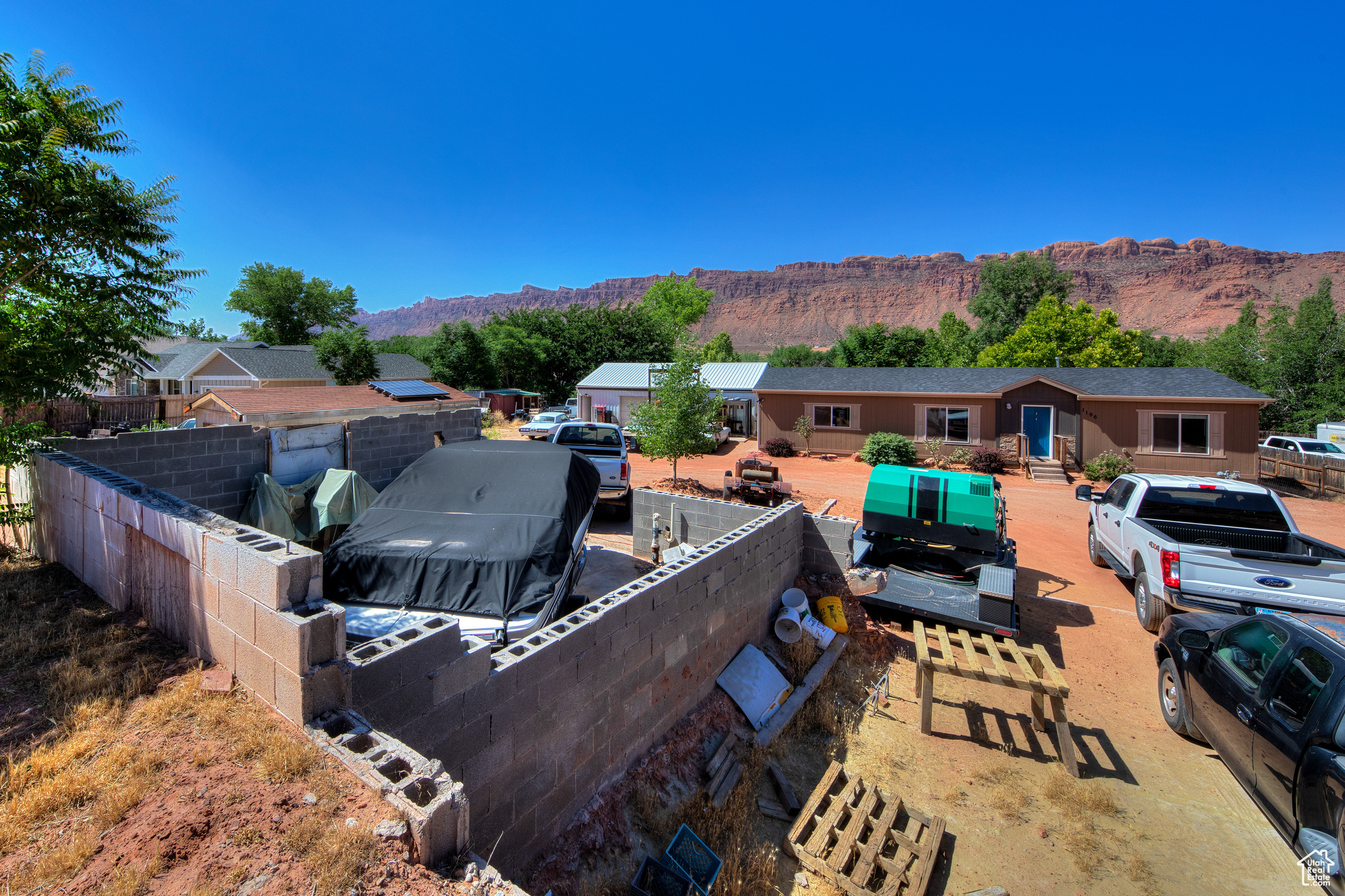 1196 MURPHY LN