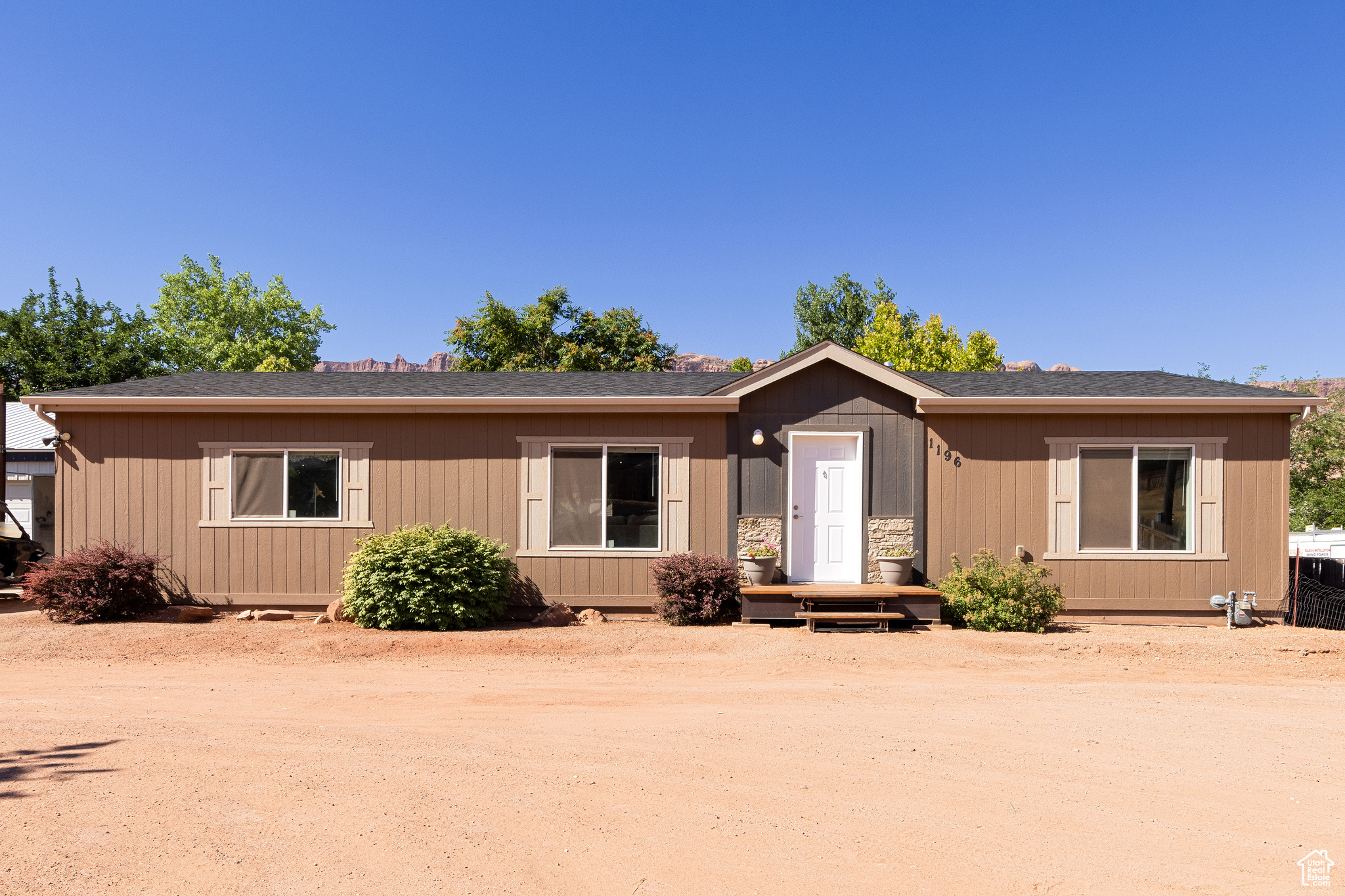 1196 MURPHY LN