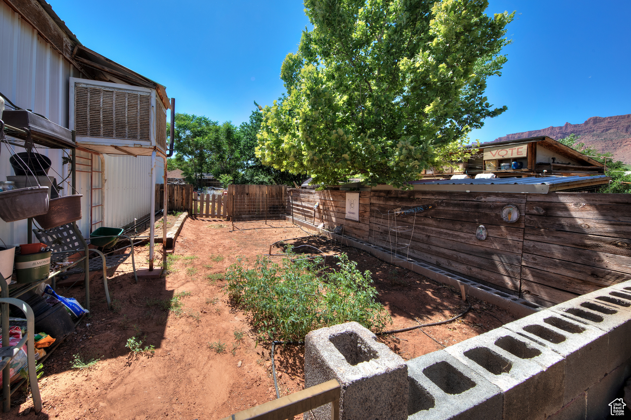 1196 MURPHY LN