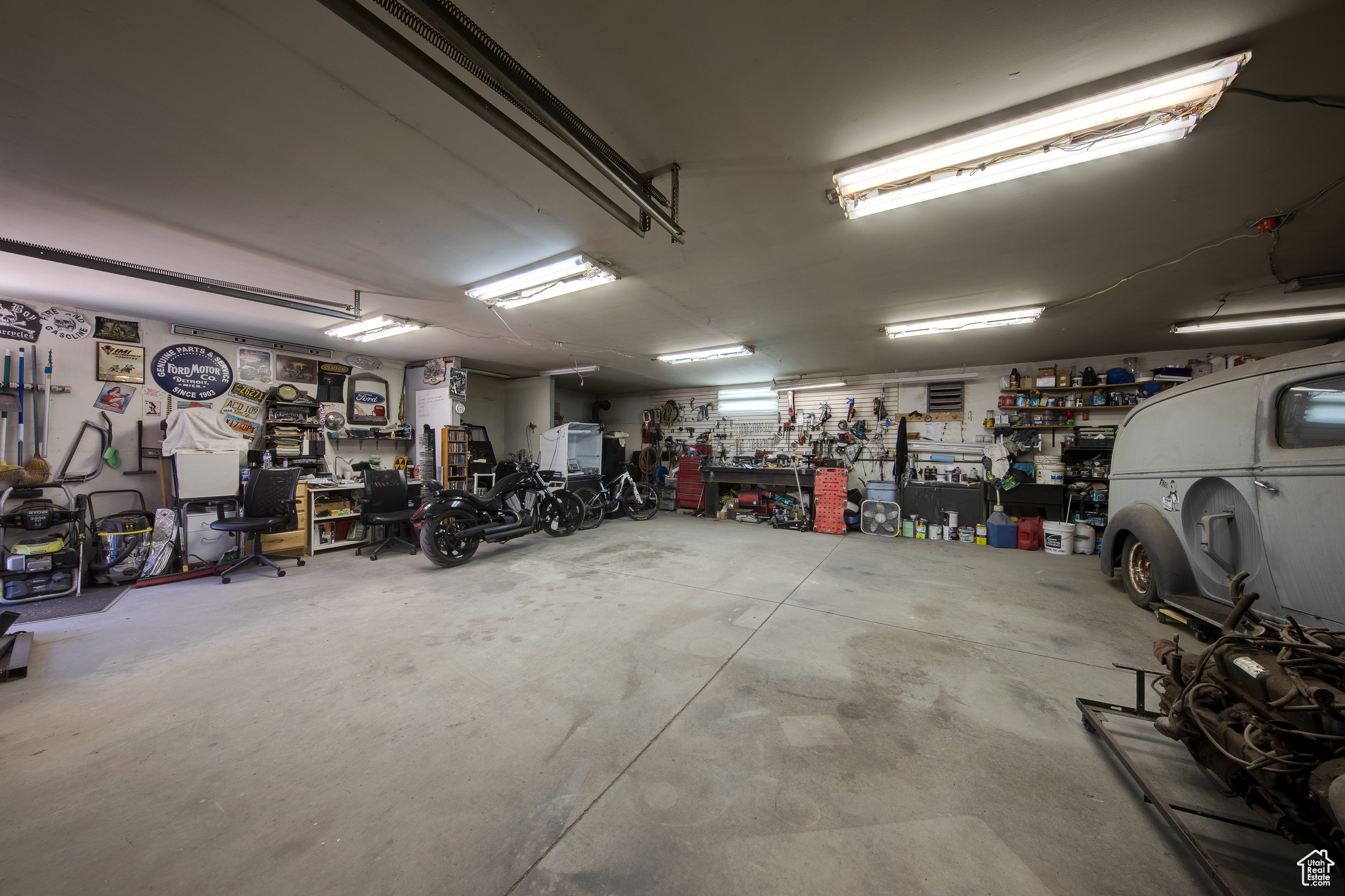 1196 MURPHY LN