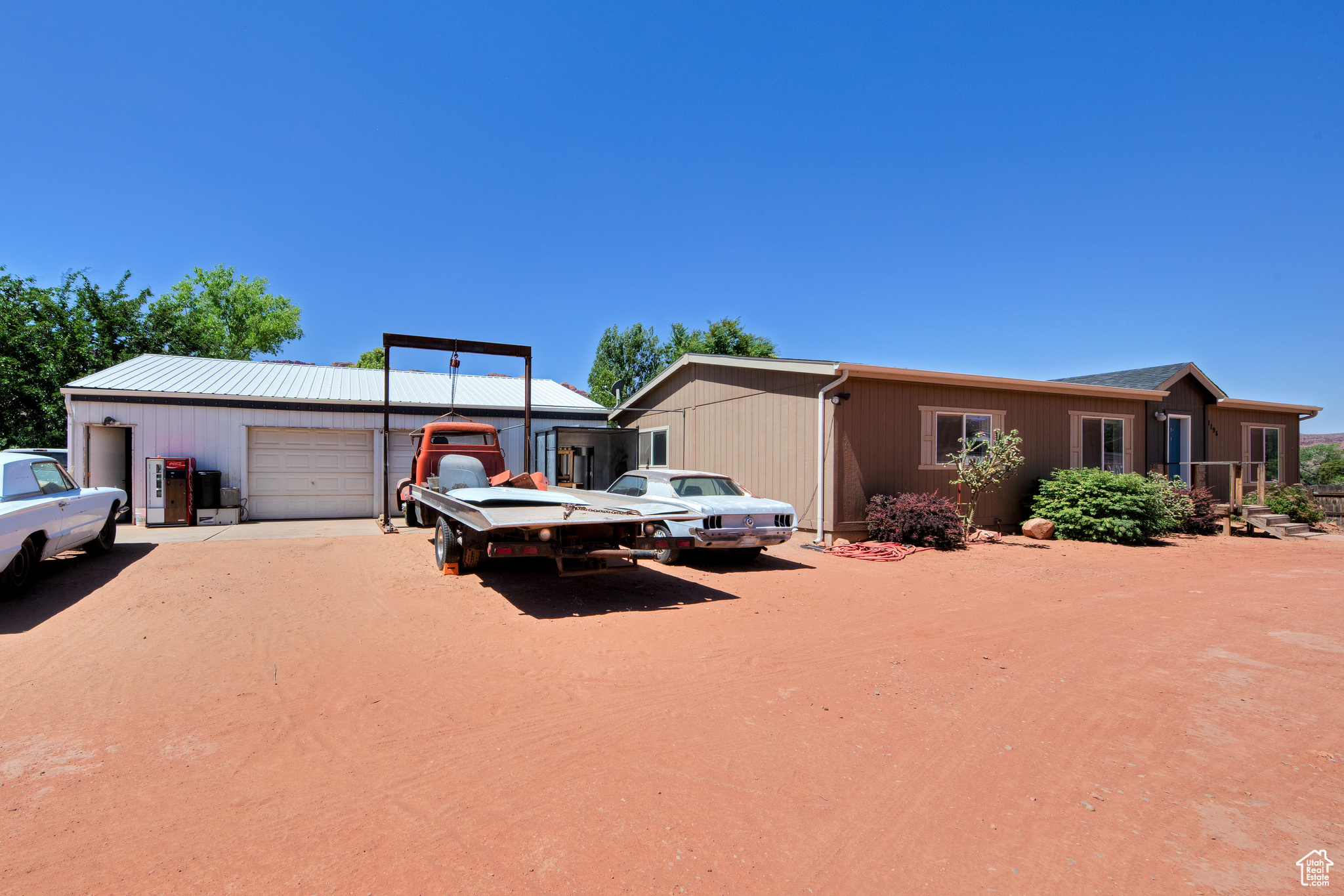 1196 MURPHY LN