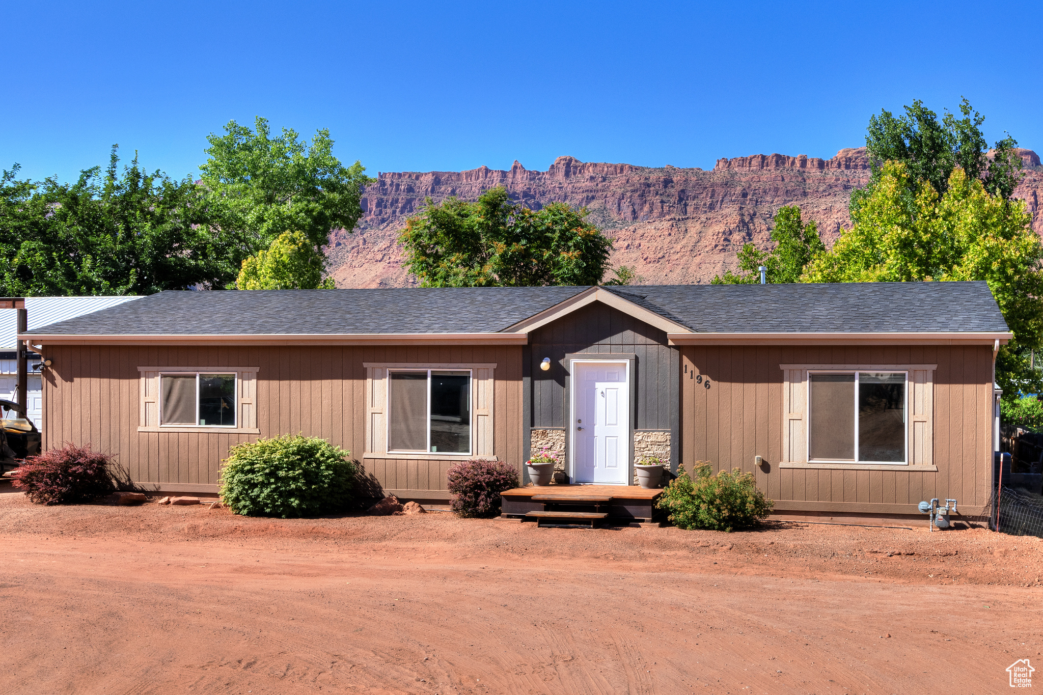 1196 MURPHY LN