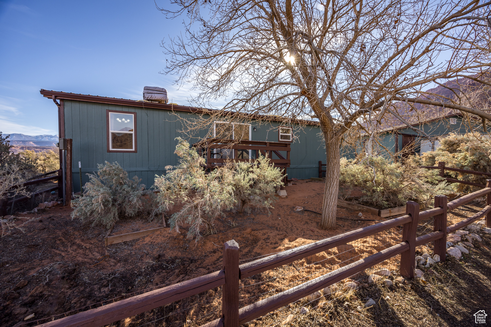 2824 S ANGEL ROCK RD