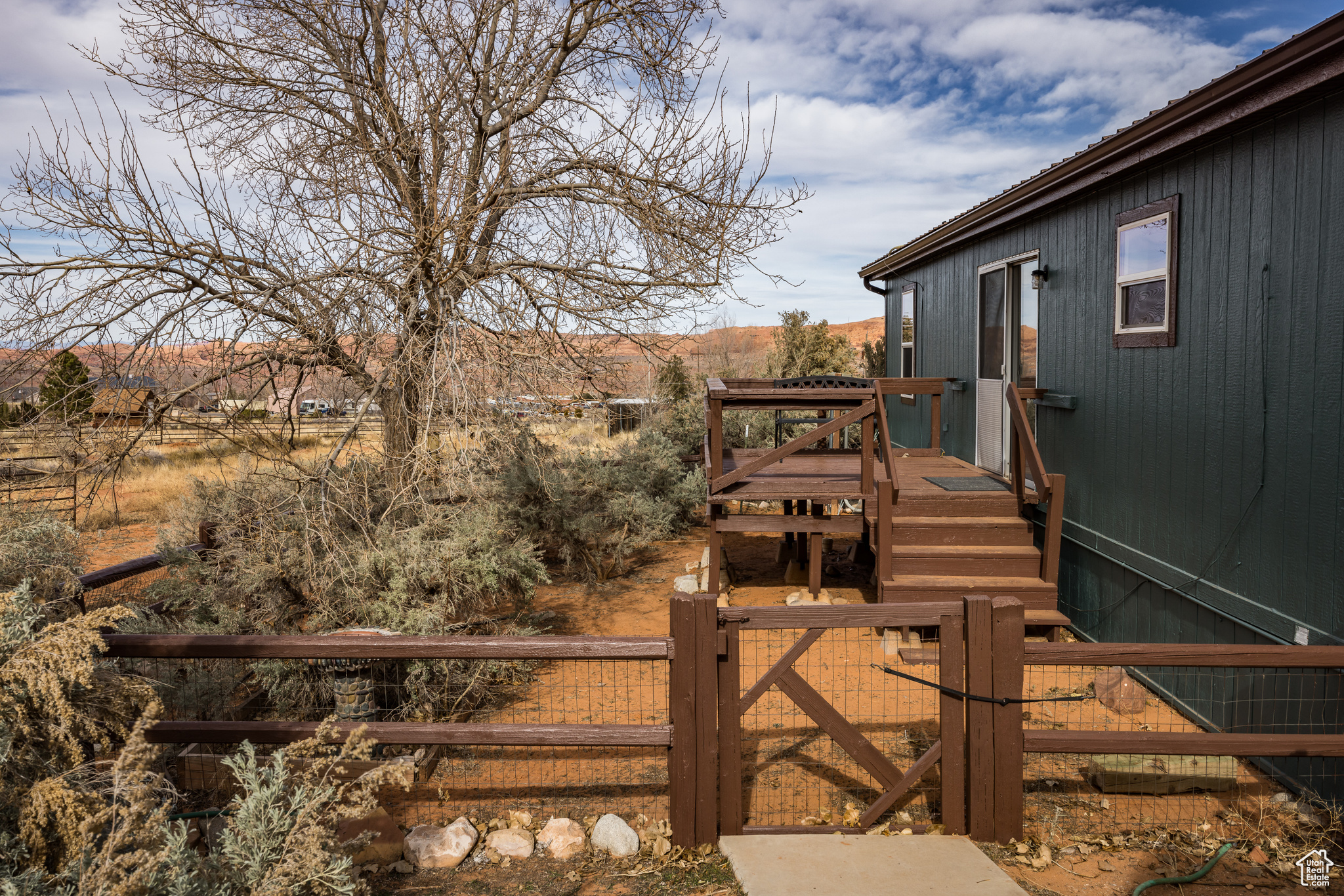 2824 S ANGEL ROCK RD