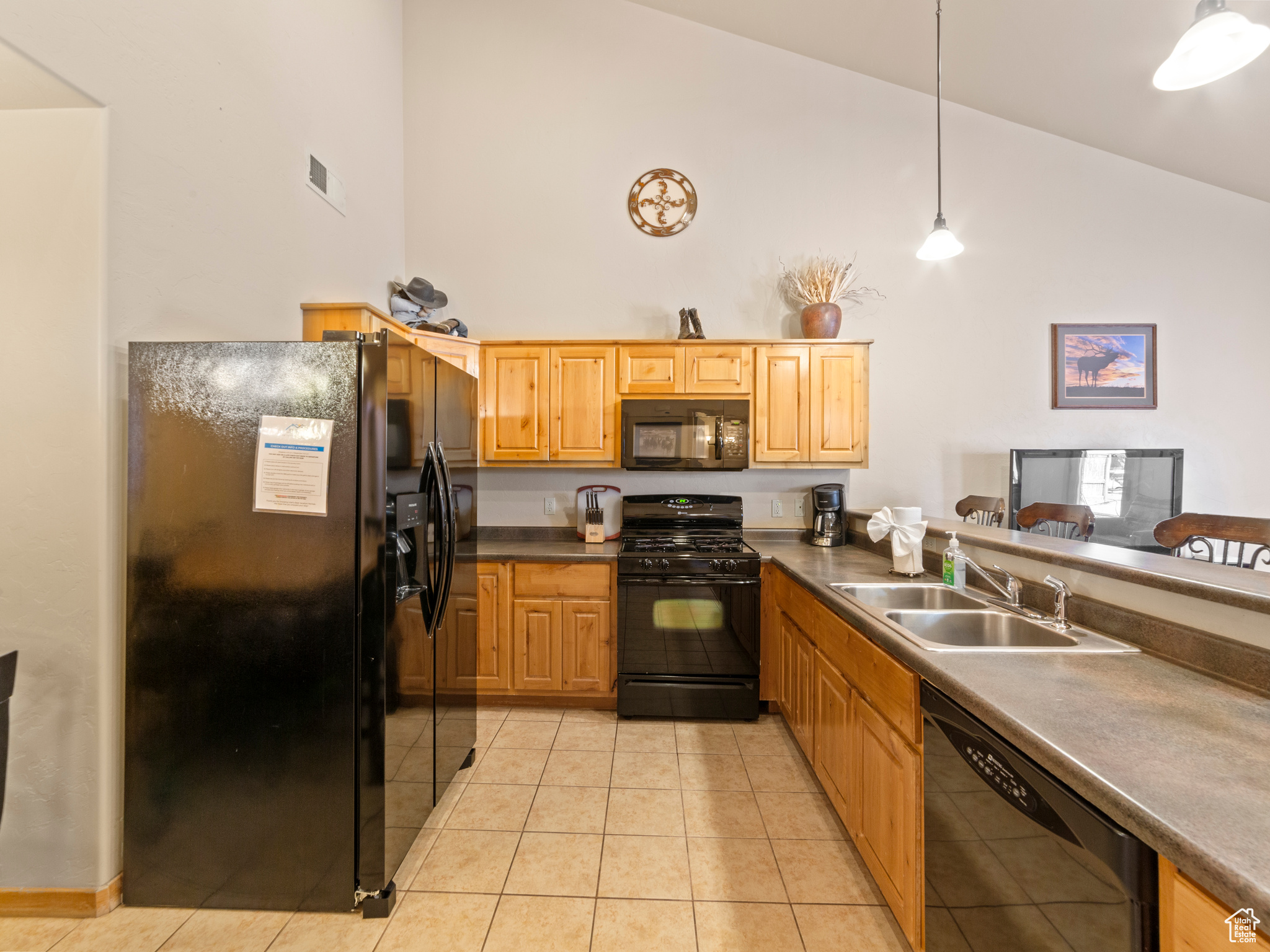 2 DESERT WIND DR #2