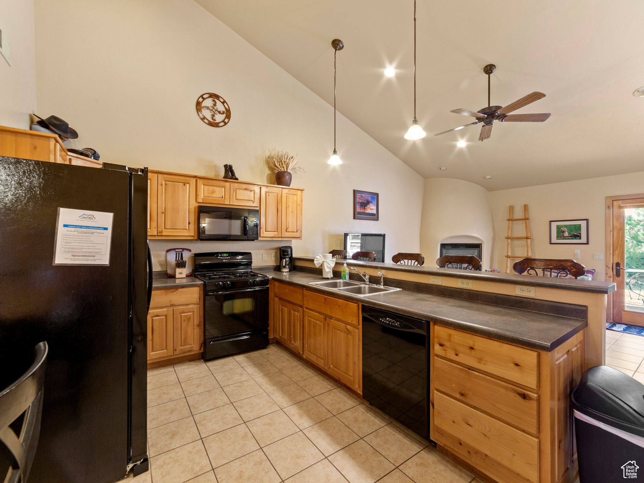 2 DESERT WIND DR #2
