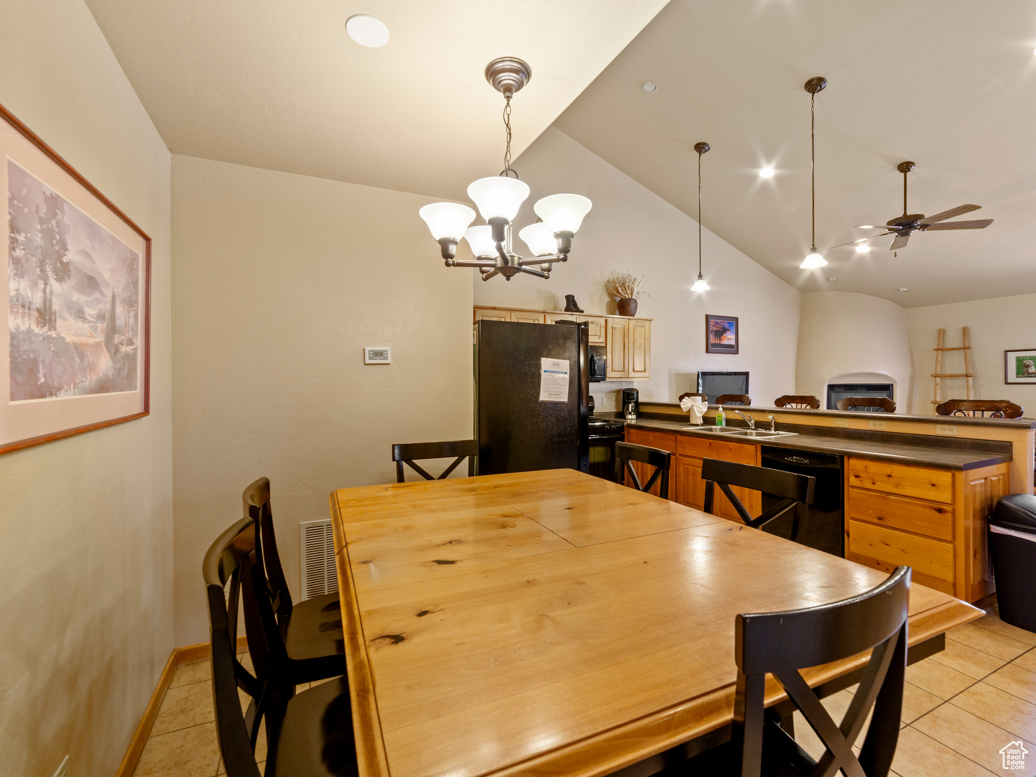 2 DESERT WIND DR #2