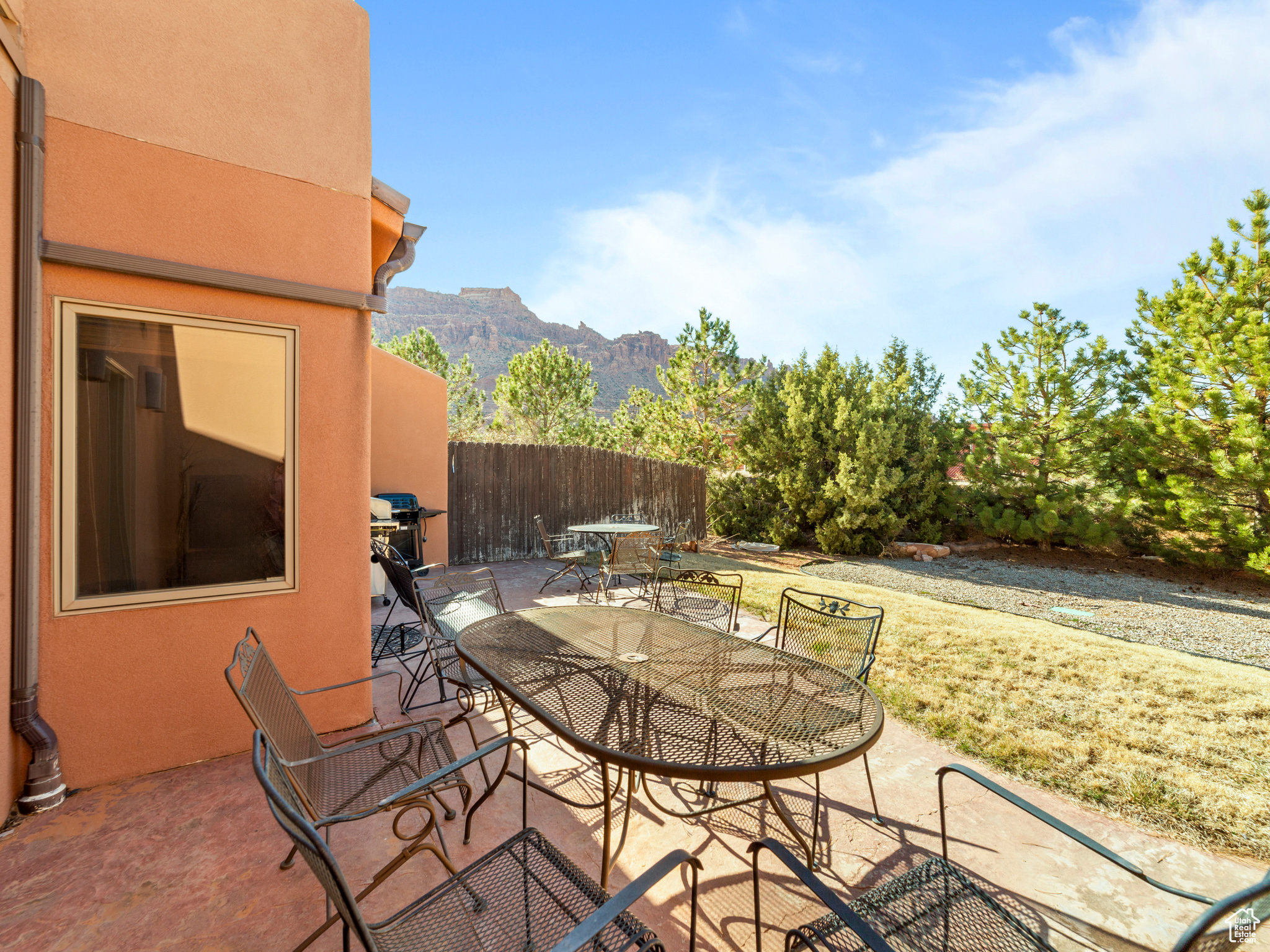 2 DESERT WIND DR #2