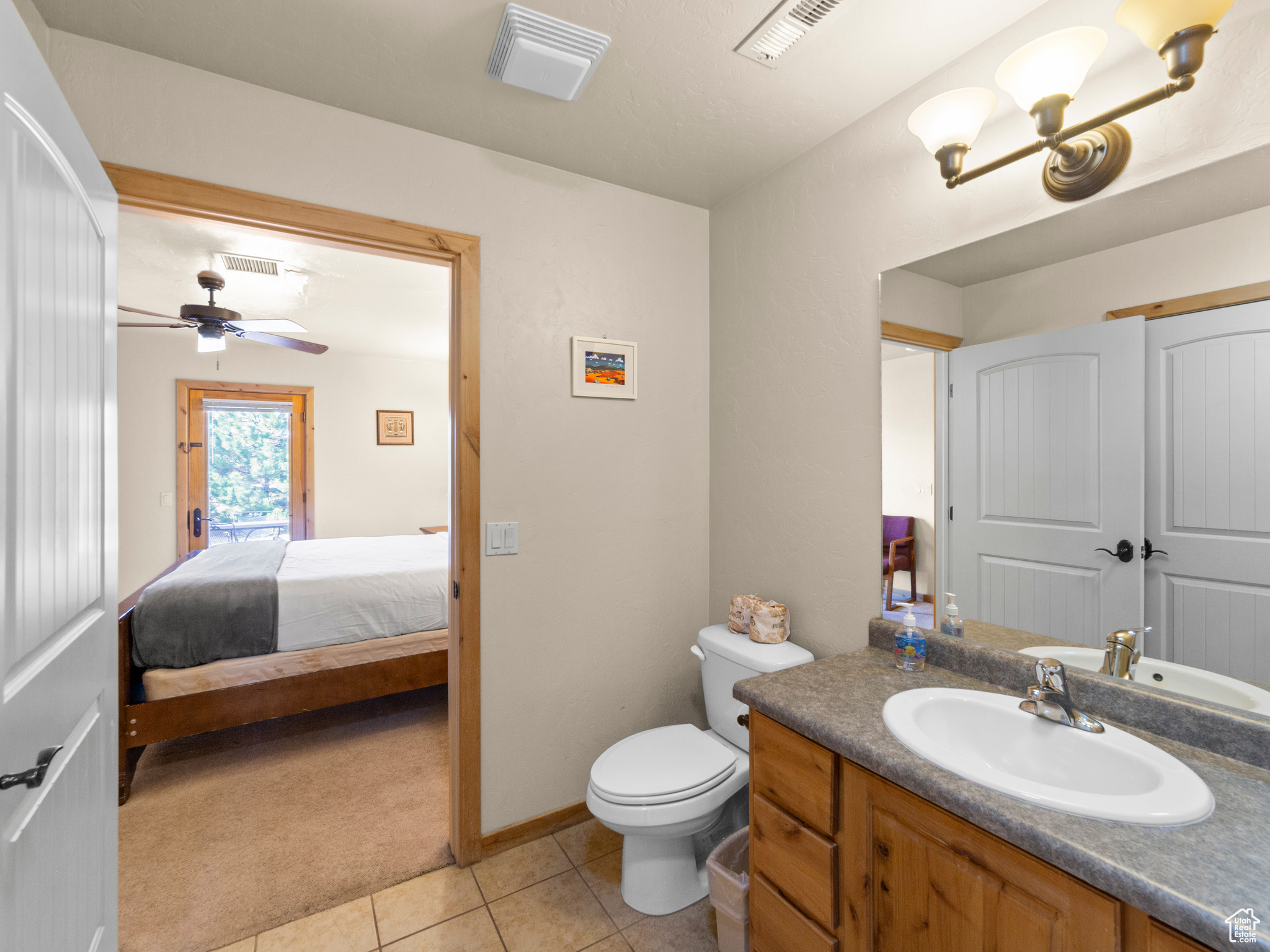 2 DESERT WIND DR #2