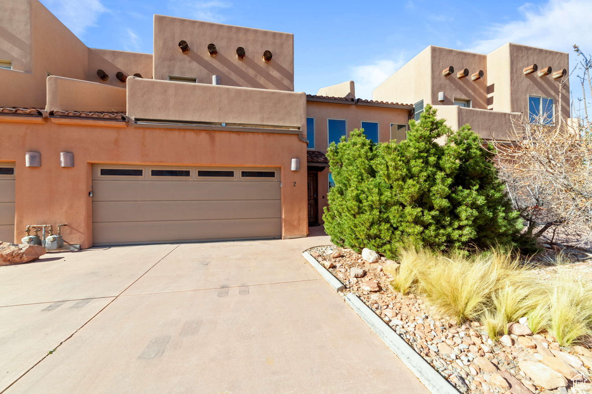 2 DESERT WIND DR #2