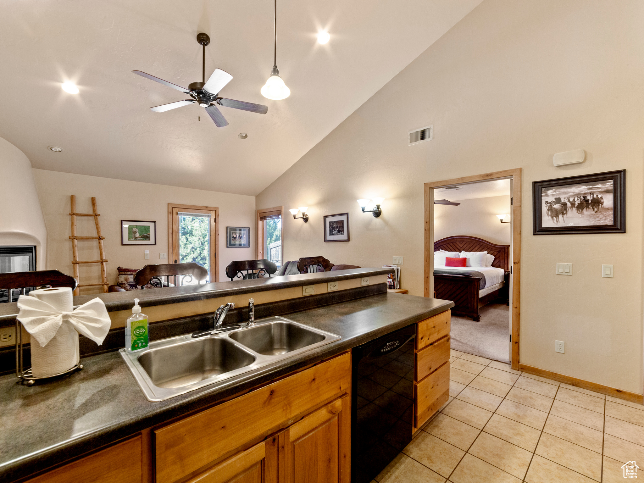 2 DESERT WIND DR #2