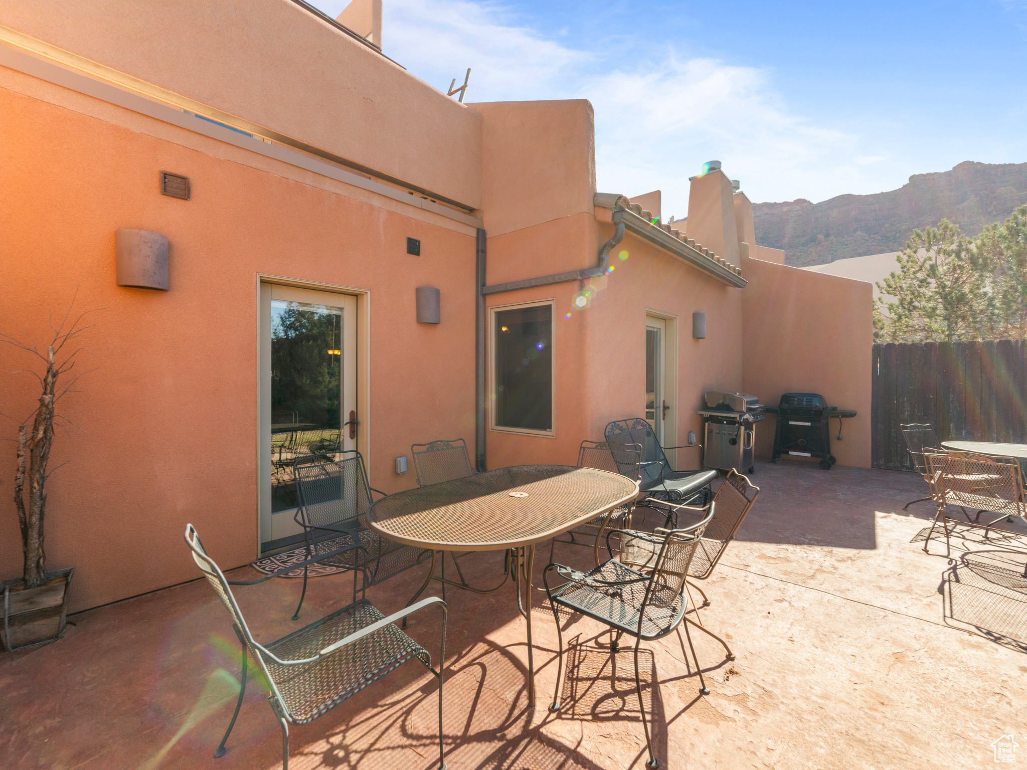 2 DESERT WIND DR #2