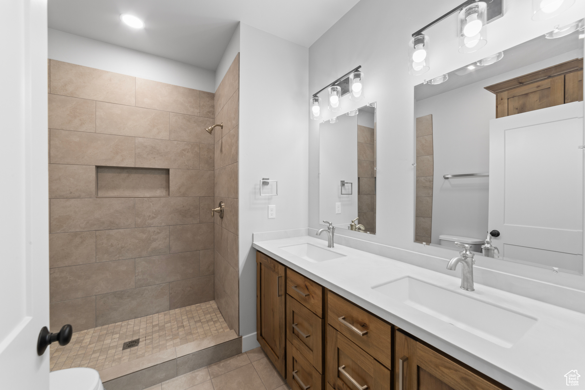 245 E TIDWELL AVE #5