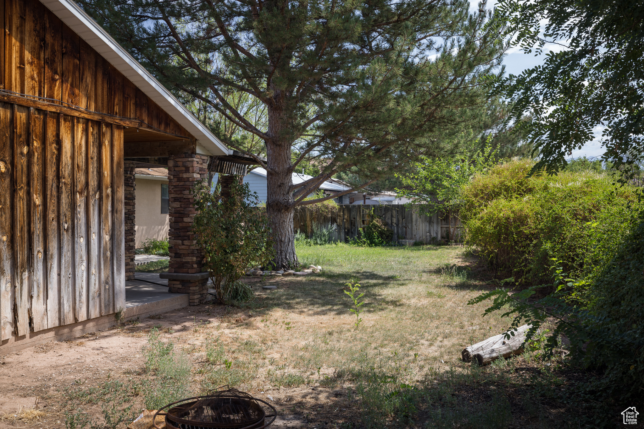 709 W BARTLETT CIR
