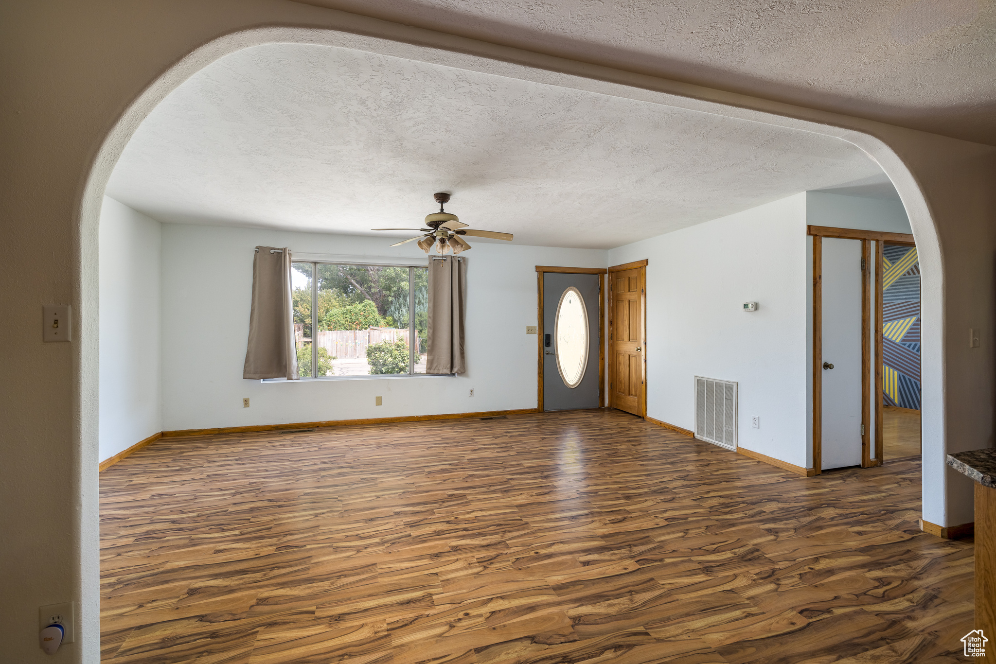 709 W BARTLETT CIR