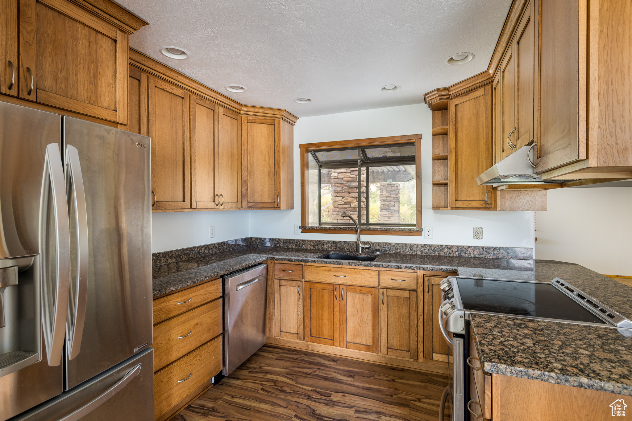 709 W BARTLETT CIR