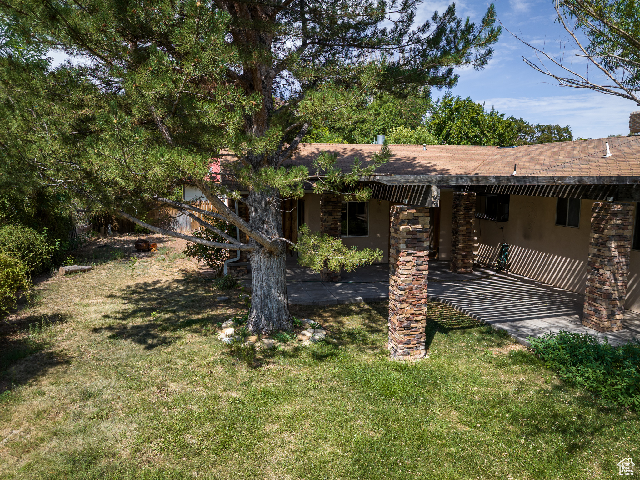 709 W BARTLETT CIR