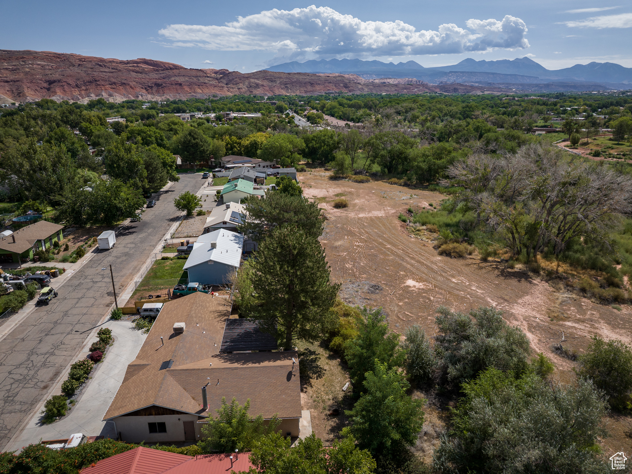 709 W BARTLETT CIR