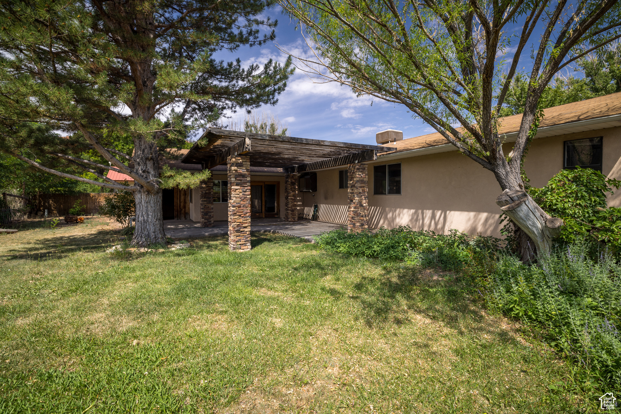 709 W BARTLETT CIR