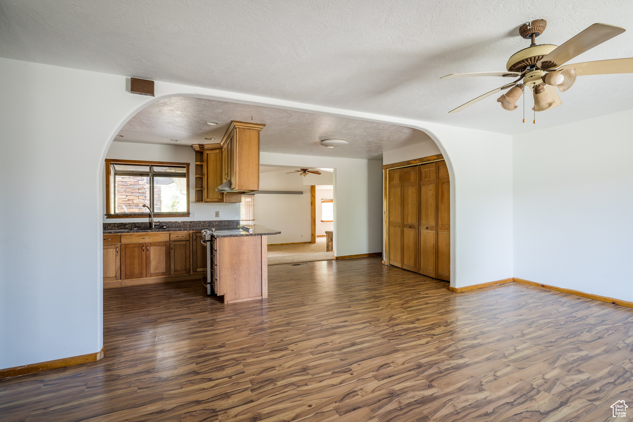 709 W BARTLETT CIR