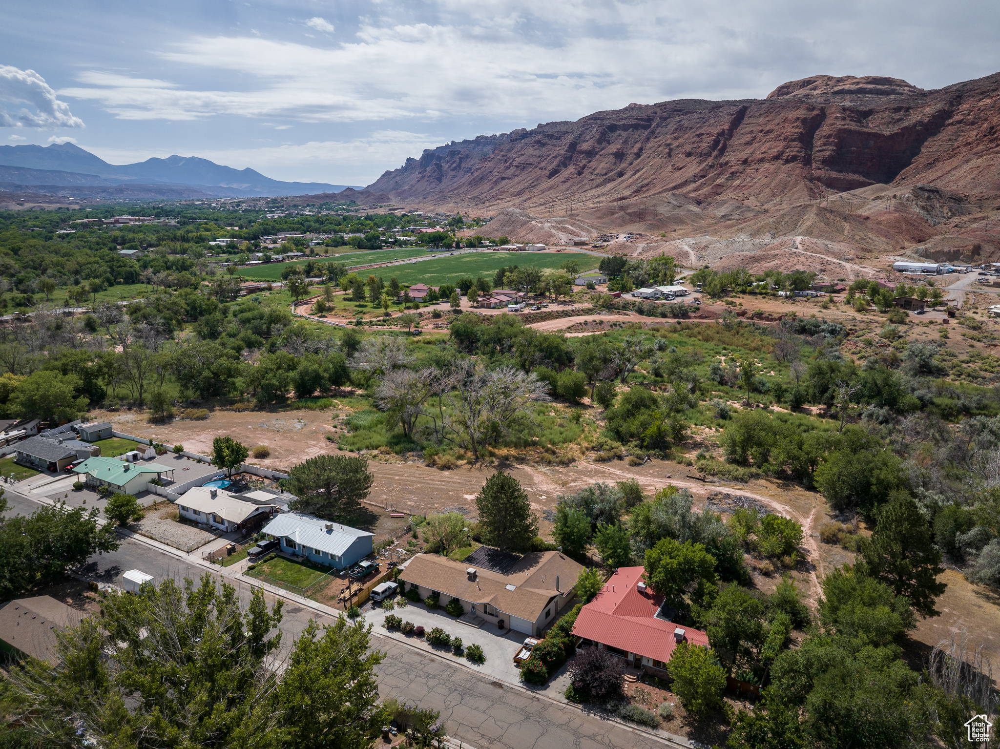 709 W BARTLETT CIR