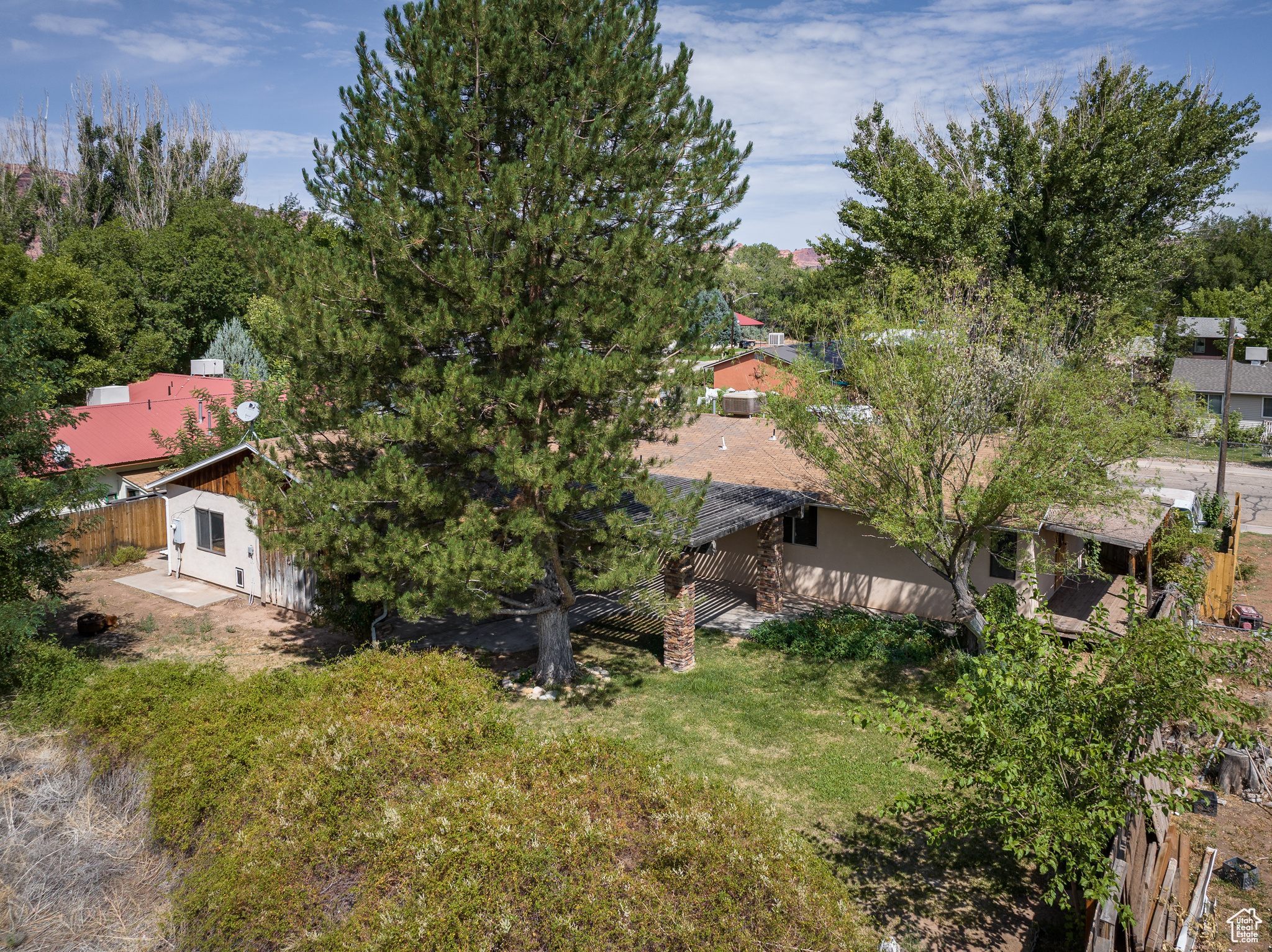 709 W BARTLETT CIR