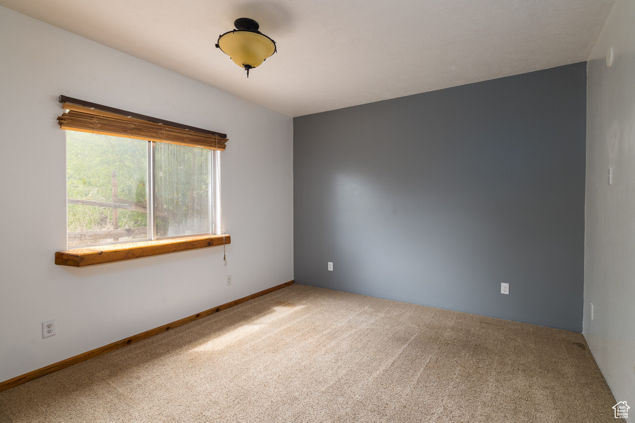 709 W BARTLETT CIR