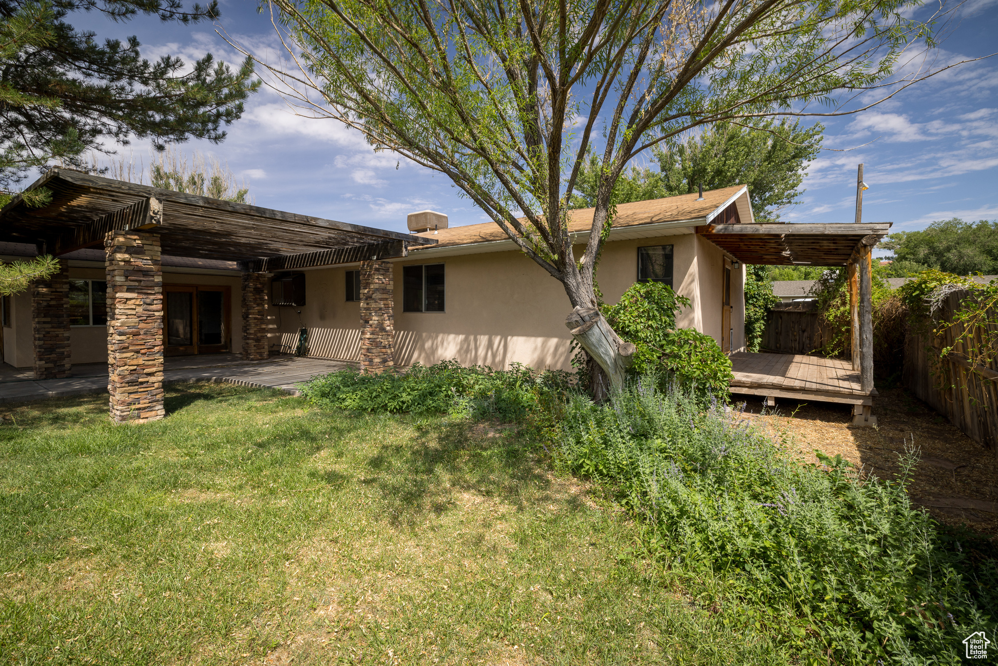 709 W BARTLETT CIR